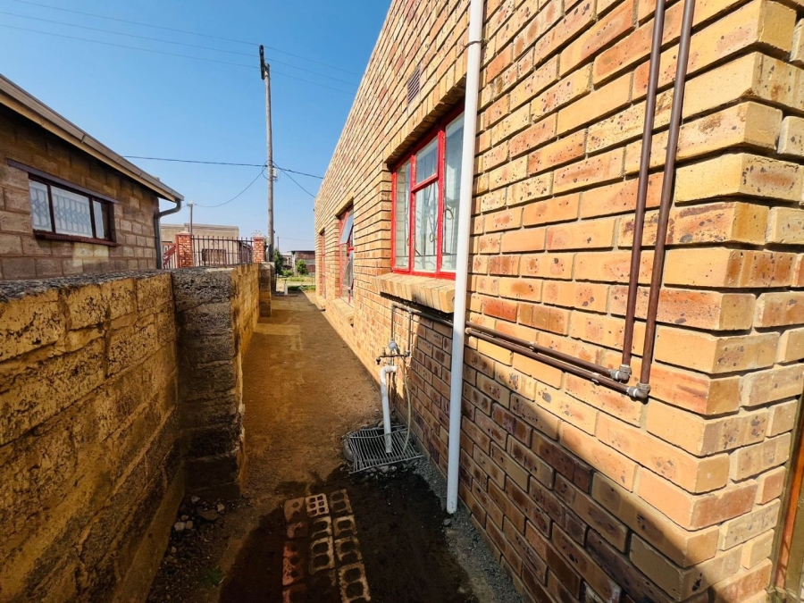 4 Bedroom Property for Sale in Motse Papiki Moilwa Free State